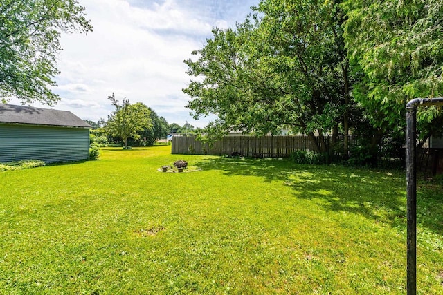 1329 Central St, Oshkosh, WI 54901 - view of yard