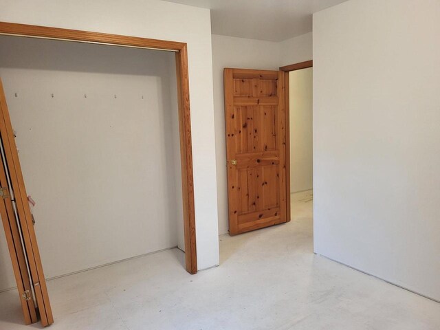 1607 E Cleveland St, Marshfield, WI 54449 - corridor with concrete floors