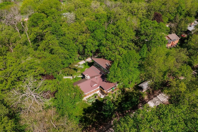 W296N2978 Franciscan Rd, Pewaukee, WI 53072 - view of subject property with a forest