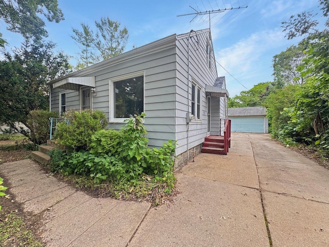 4958 S 20th St, Milwaukee, WI 53221 - view of side of home featuring a detached garage and an outdoor structure