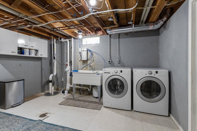 1824 W Reid Dr, Appleton, WI 54914 - laundry area featuring washing machine and clothes dryer and light flooring