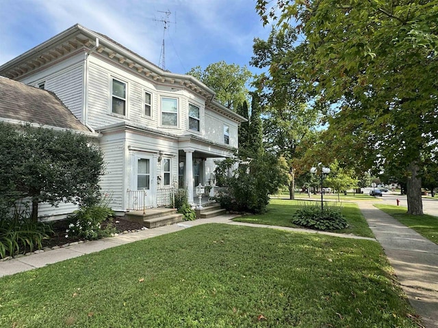 195 E Park Ave, Berlin, WI 54923 - italianate house featuring a front yard