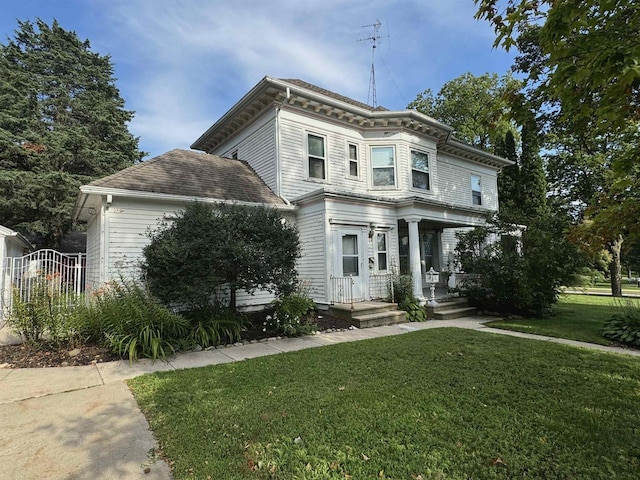 195 E Park Ave, Berlin, WI 54923 - italianate home featuring a front yard and covered porch