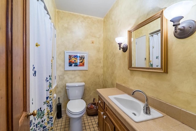 918 Fulton St, Wausau, WI 54403 - full bath featuring vanity and toilet