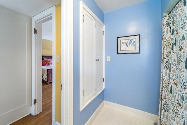 918 Fulton St, Wausau, WI 54403 - corridor featuring wood finished floors and baseboards