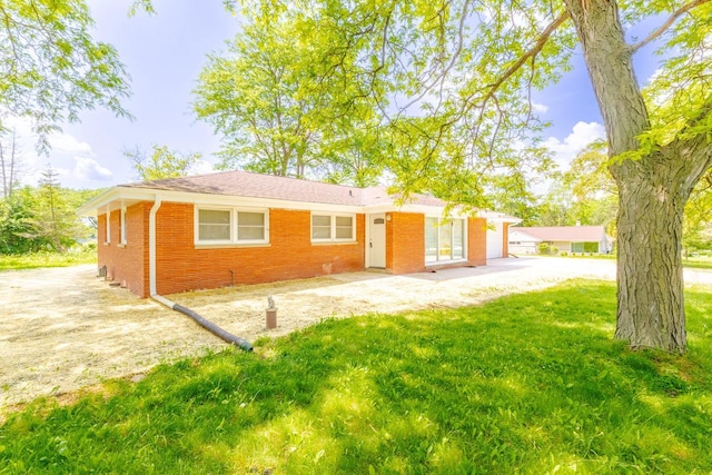 7309 S 46th St, Franklin, WI 53132 - single story home with a front lawn and brick siding