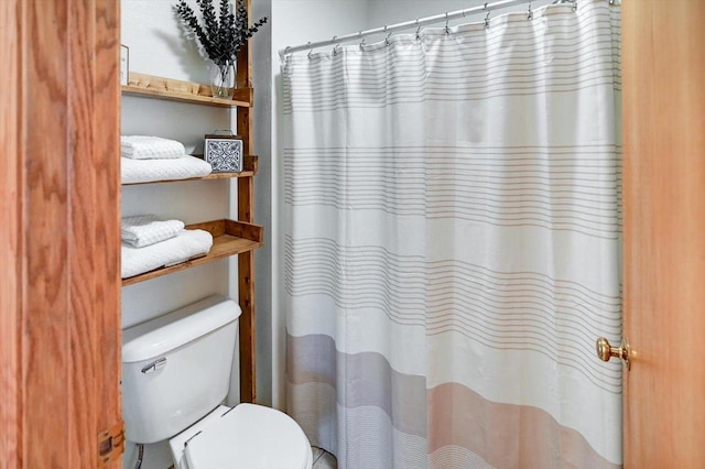 130 W Windsor Ave, Cottage Grove, WI 53527 - full bath featuring toilet and a shower with shower curtain