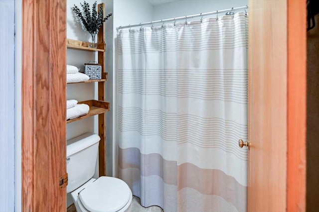 130 W Windsor Ave, Cottage Grove, WI 53527 - full bathroom with toilet and a shower with curtain