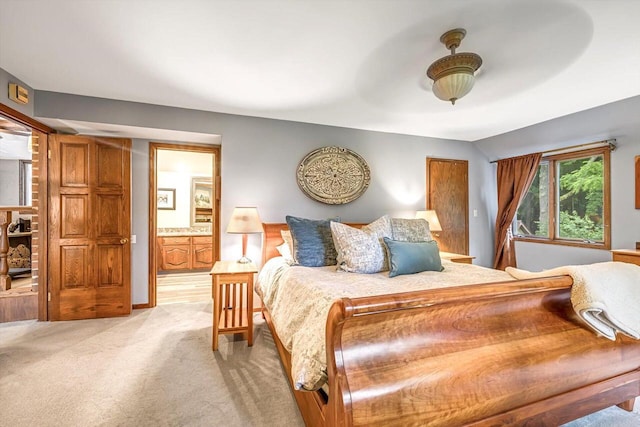 1450 Weber Ct, Hartland, WI 53029 - bedroom featuring light colored carpet, ensuite bathroom, and ceiling fan