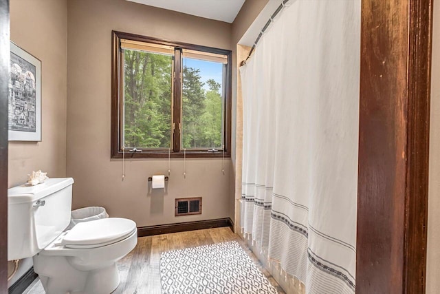 1450 Weber Ct, Hartland, WI 53029 - full bath with wood finished floors and curtained shower