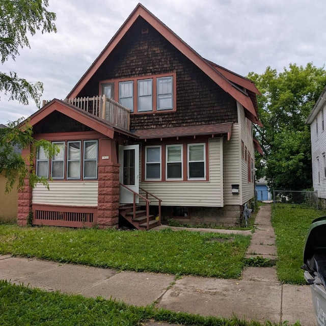 1920 W Vienna Ave, Milwaukee, WI 53206 - view of front of property with entry steps and a balcony