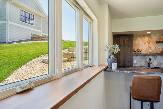 3330 Colton Way, Sun Prairie, WI 53590 - indoor bar featuring backsplash