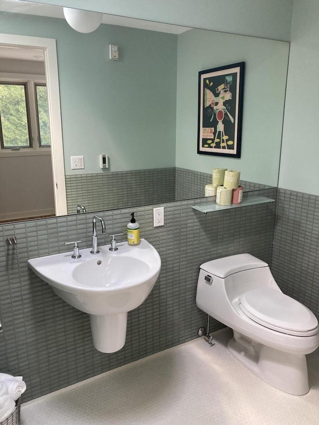 N155 Surfside Dr, Cedar Grove, WI 53013 - bathroom with tile walls and a wainscoted wall