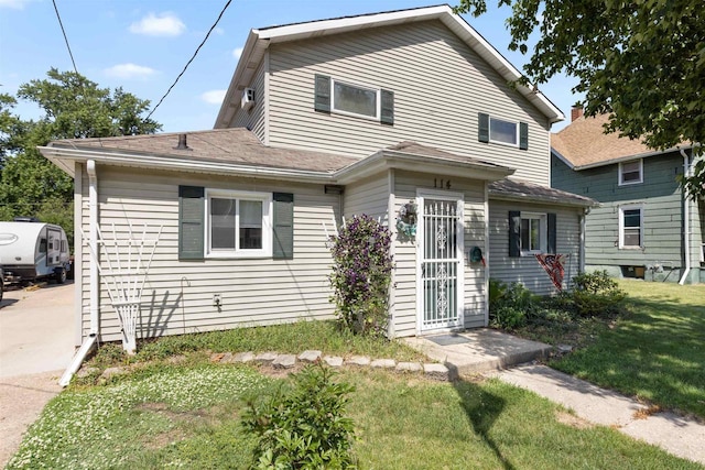 114 S Adam St, South Beloit, IL 61080 - traditional-style home with a front lawn