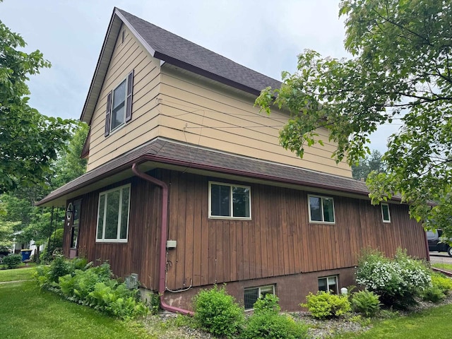 710 Jefferson St, Merrill, WI 54452 - view of side of property featuring a shingled roof and a lawn