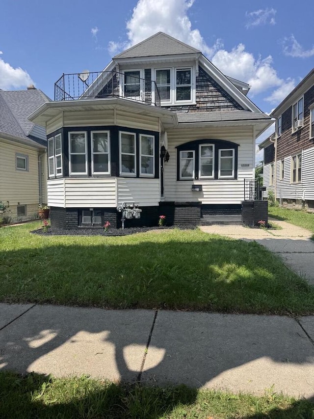 2320 W Hope Ave Unit 2320A, Milwaukee, WI 53209 - view of front facade featuring a front yard