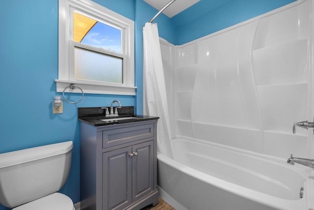 8020 Ridgeway Dr, Burlington, WI 53105 - full bath with shower / tub combo with curtain and vanity