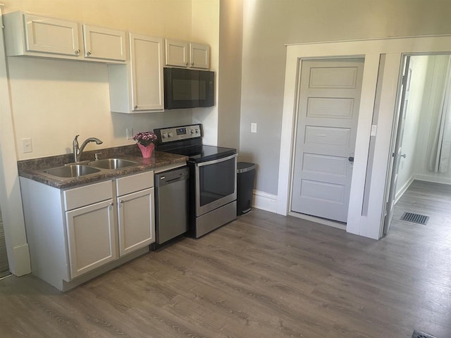 510 S Vine Ave, Marshfield, WI 54449 - kitchen with stainless steel appliances, dark countertops, and dark wood-type flooring