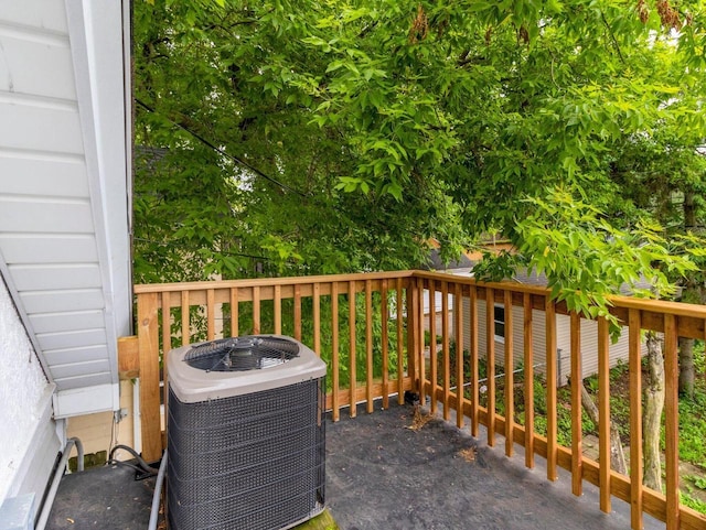 5751 N 38th St, Milwaukee, WI 53209 - view of patio / terrace featuring a deck