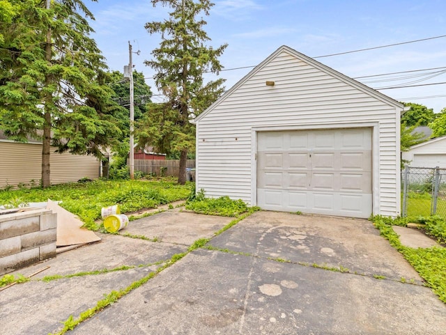 5751 N 38th St, Milwaukee, WI 53209 - detached garage featuring concrete driveway