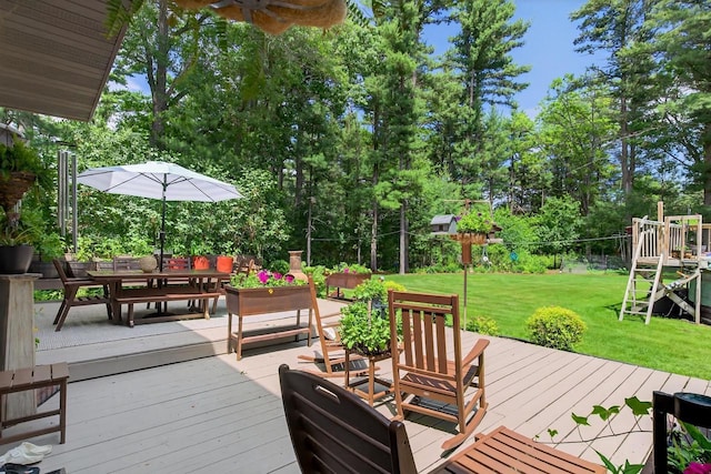 5111 Timberland Trl, Wisconsin Rapids, WI 54494 - wooden deck featuring outdoor dining space, a yard, view of scattered trees, and ceiling fan