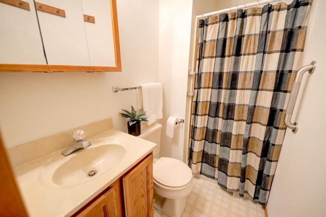 851 Hennessy St, Oshkosh, WI 54904 - full bath featuring vanity, a shower with curtain, and tile patterned floors