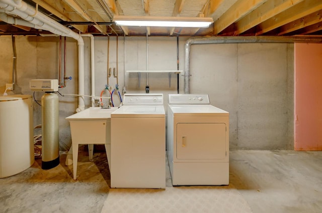 851 Hennessy St, Oshkosh, WI 54904 - laundry room with washing machine and dryer