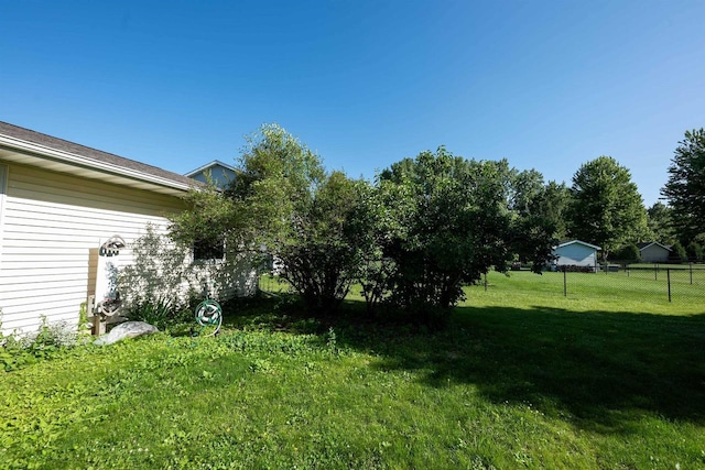 851 Hennessy St, Oshkosh, WI 54904 - view of yard