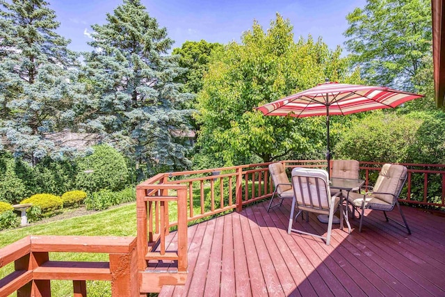 1334 W Cloverdale Dr, Appleton, WI 54914 - deck featuring outdoor dining area and a yard