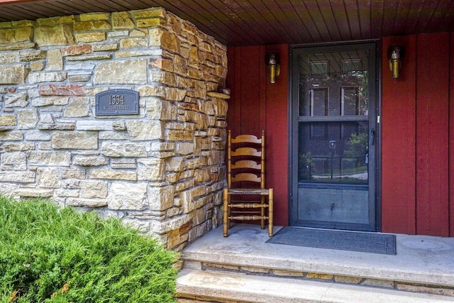1334 W Cloverdale Dr, Appleton, WI 54914 - view of exterior entry featuring stone siding