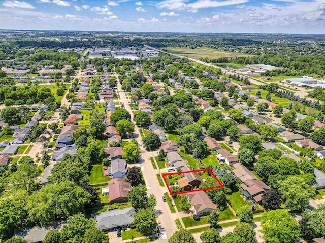 1334 W Cloverdale Dr, Appleton, WI 54914 - aerial view of residential area featuring property parcel outlined