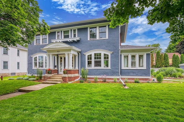 814 E Irving Ave, Oshkosh, WI 54901 - view of front facade with a front lawn and stucco siding