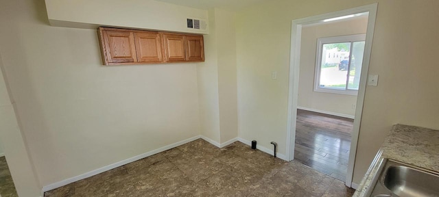 4652 N 49th St, Milwaukee, WI 53218 - empty room with baseboards