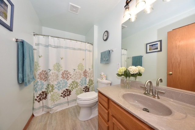 847 Chisholm Ln, Port Washington, WI 53074 - bathroom featuring vanity, wood finished floors, and curtained shower
