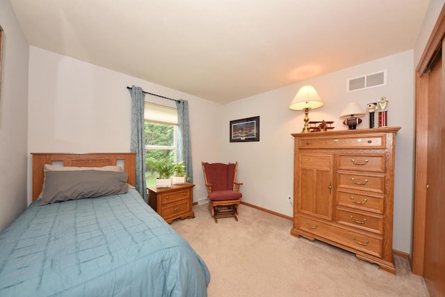 847 Chisholm Ln, Port Washington, WI 53074 - bedroom featuring light carpet and baseboards