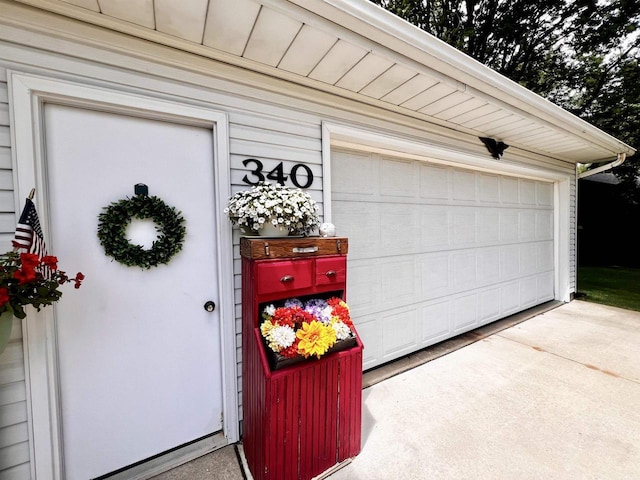 340 Hampton Cir, Nekoosa, WI 54457 - view of garage