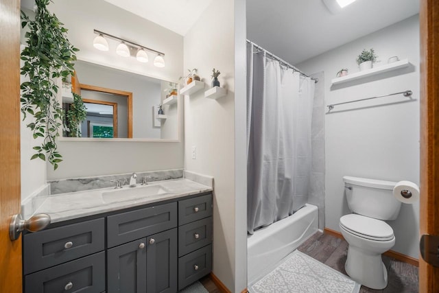 531 E Taft Ave, Appleton, WI 54915 - full bathroom featuring vanity, wood finished floors, and shower / tub combo with curtain
