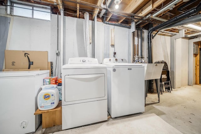 531 E Taft Ave, Appleton, WI 54915 - laundry area with washing machine and dryer