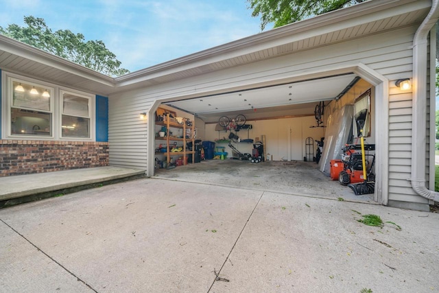 531 E Taft Ave, Appleton, WI 54915 - garage featuring concrete driveway