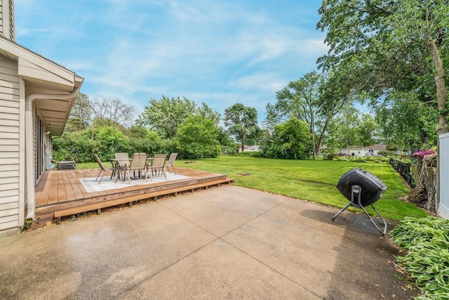 531 E Taft Ave, Appleton, WI 54915 - view of patio featuring outdoor dining space and a wooden deck