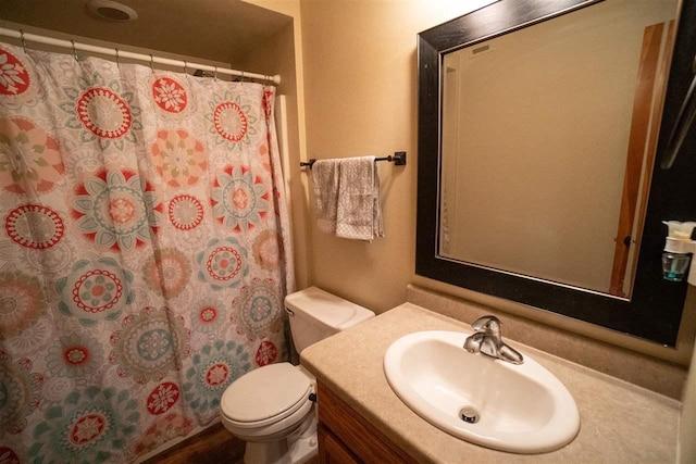 W5353 Amy Ave, Appleton, WI 54915 - full bathroom with vanity and a shower with shower curtain