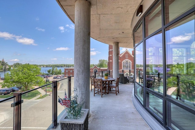 215 E Pleasant St Unit 304, Oconomowoc, WI 53066 - balcony with a water view