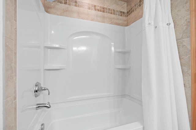 5330 Deer Trail Ln, Sheboygan, WI 53083 - full bathroom featuring shower / bath combo