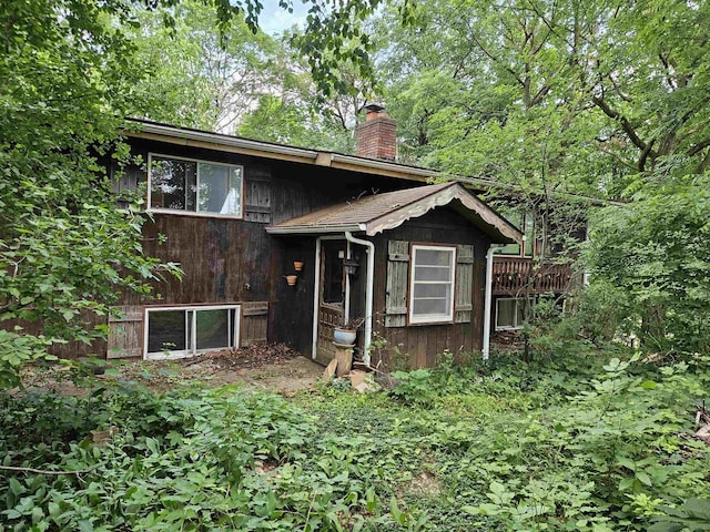 1003 Ellis Ave, Baraboo, WI 53913 - view of front of home with a chimney