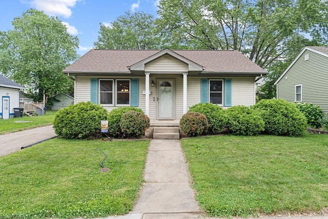 1630 Central St, Oshkosh, WI 54901 - bungalow-style home featuring a front yard and roof with shingles