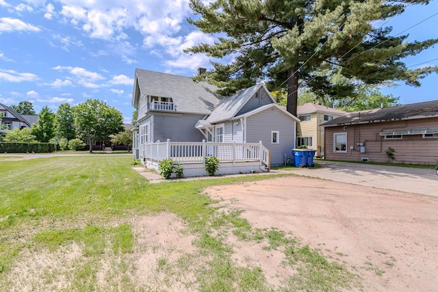 305 N Center Ave, Merrill, WI 54452 - view of front facade featuring a deck, a front yard, and dirt driveway