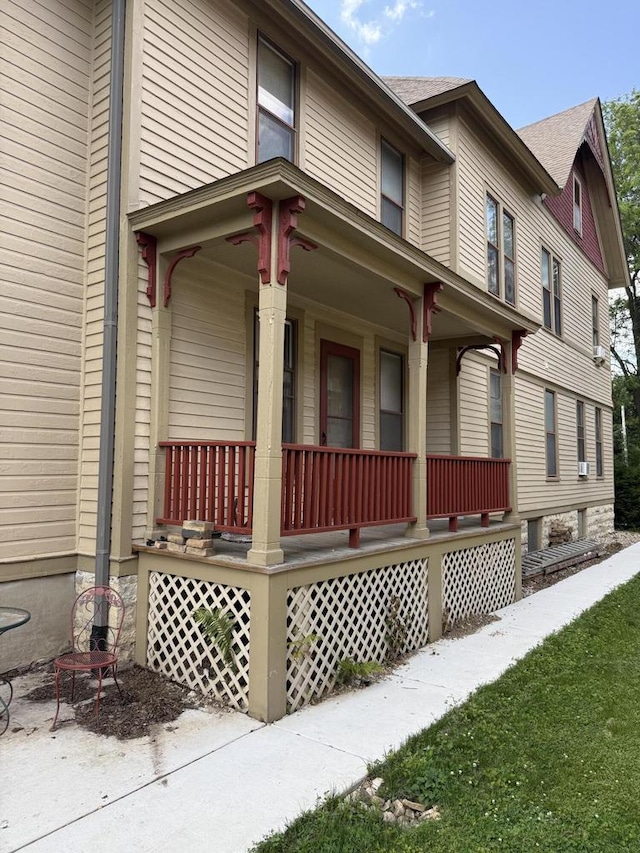 525 Dunbar Ave, Waukesha, WI 53186 - view of front of house featuring a porch