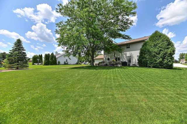 2191 W Hope Ln, Oak Creek, WI 53154 - view of green lawn