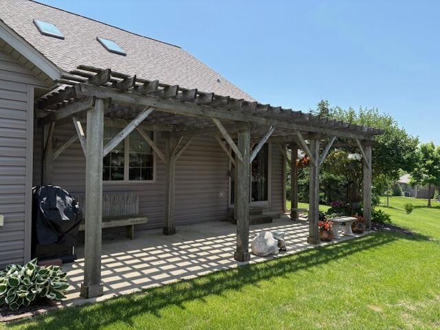 W203N16149 Pin Oak Cir, Jackson, WI 53037 - view of patio / terrace with a pergola