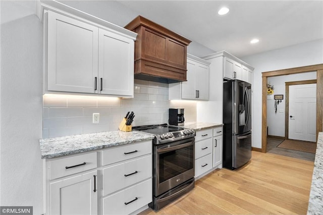 3735 Crest Ridge Ct, Eau Claire, WI 54701 - kitchen with stainless steel electric stove, refrigerator with ice dispenser, backsplash, light wood-style flooring, and white cabinetry